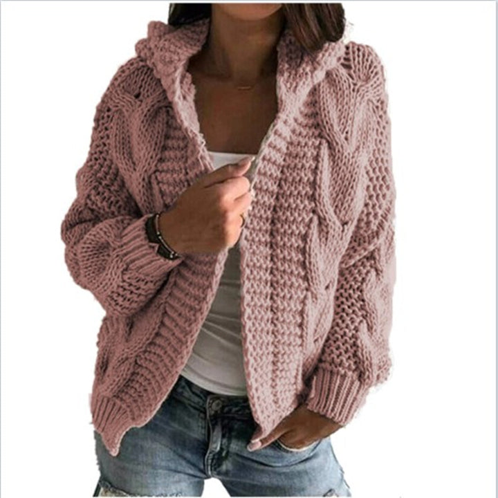 Kvinnors chunky stickad cardigan med huva och djupa fickor Mirla-Eva Jonsson