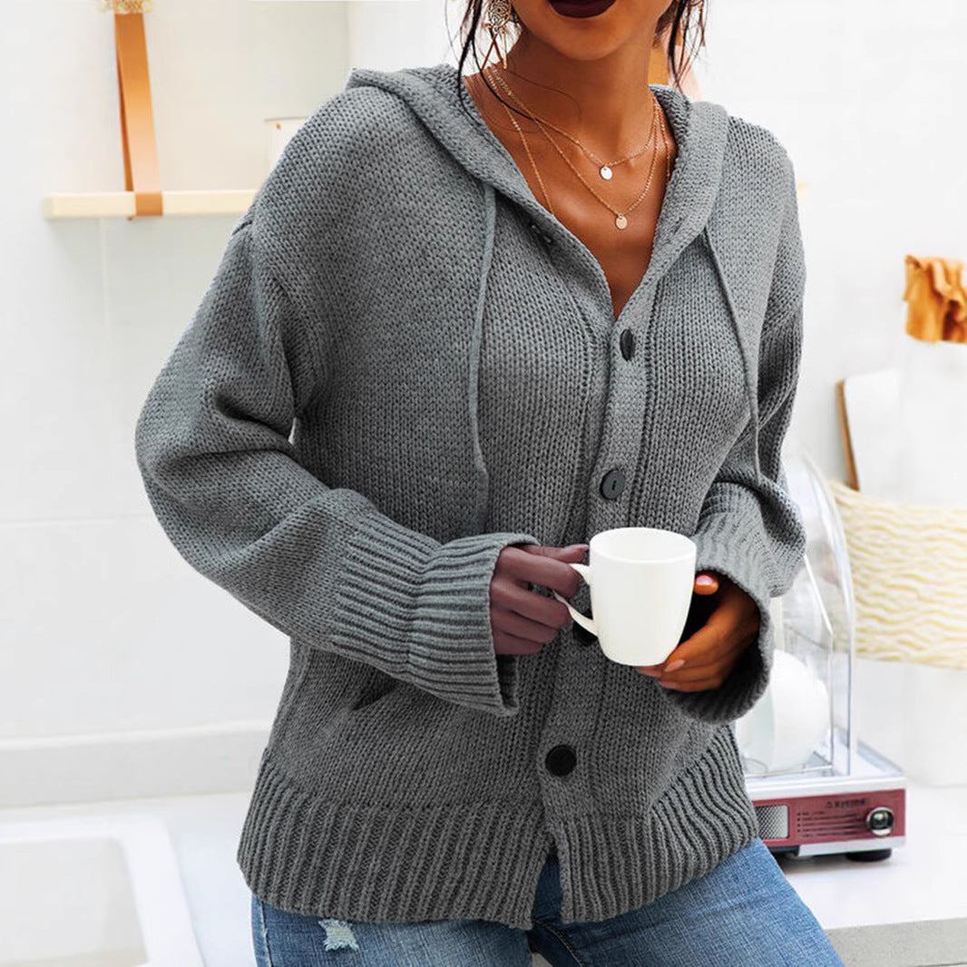 Kvinnors chunky stickad cardigan med huva och knappdetaljer Mirla-Eva Jonsson