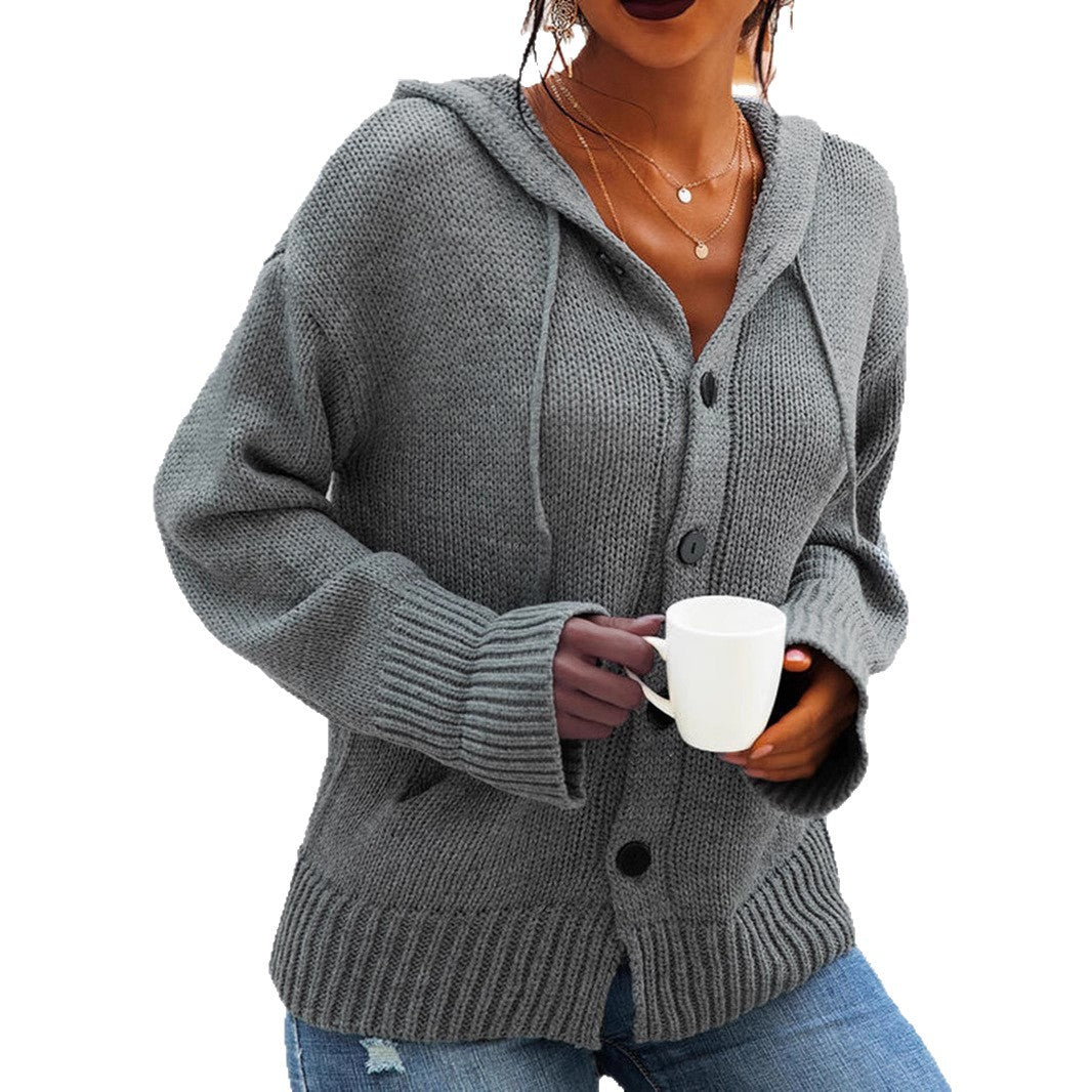 Kvinnors chunky stickad cardigan med huva och knappdetaljer Mirla-Eva Jonsson