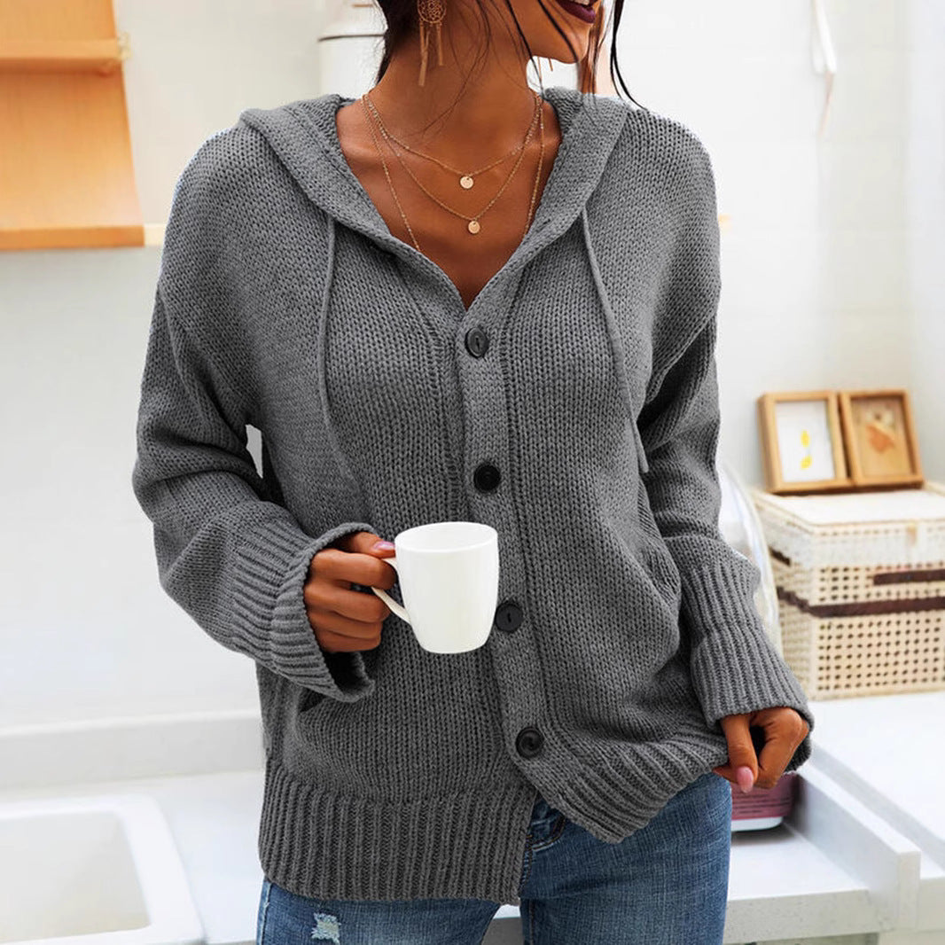 Kvinnors chunky stickad cardigan med huva och knappdetaljer Mirla-Eva Jonsson