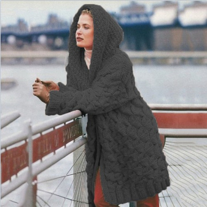 Kvinnors chunky stickad cardigan med huva och texturerat mönster Mirla-Eva Jonsson