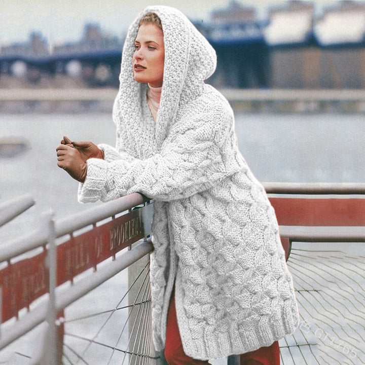 Kvinnors chunky stickad cardigan med huva och texturerat mönster Mirla-Eva Jonsson