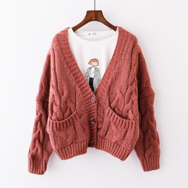 Kvinnors chunky stickad cardigan med knäppfickor och V-hals Mirla-Eva Jonsson