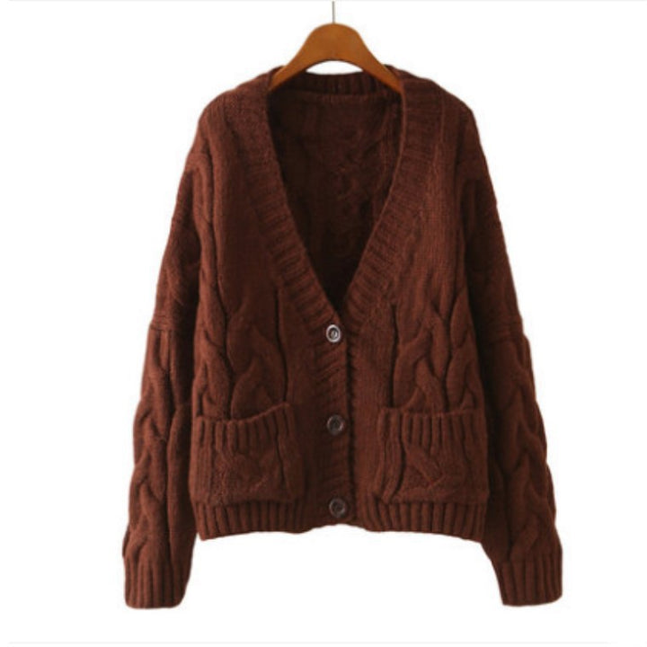 Kvinnors chunky stickad cardigan med knäppfickor och V-hals Mirla-Eva Jonsson
