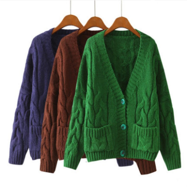Kvinnors chunky stickad cardigan med knäppfickor och V-hals Mirla-Eva Jonsson