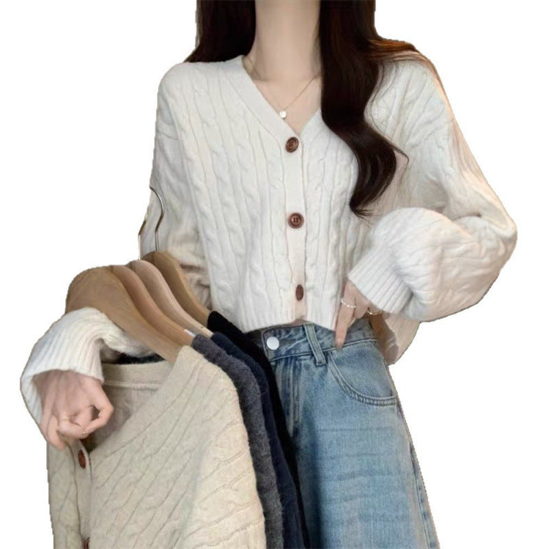 Kvinnors chunky stickad cardigan med knapppdetaljer och djup V-hals Mirla-Eva Jonsson