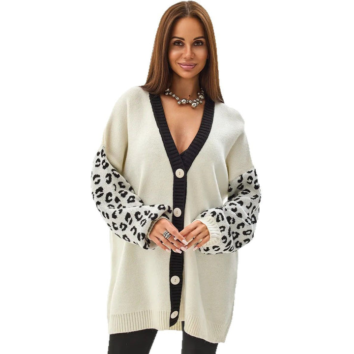 Kvinnors chunky stickad cardigan med kontrasterande ärmar och knapputformning Mirla-Eva Jonsson