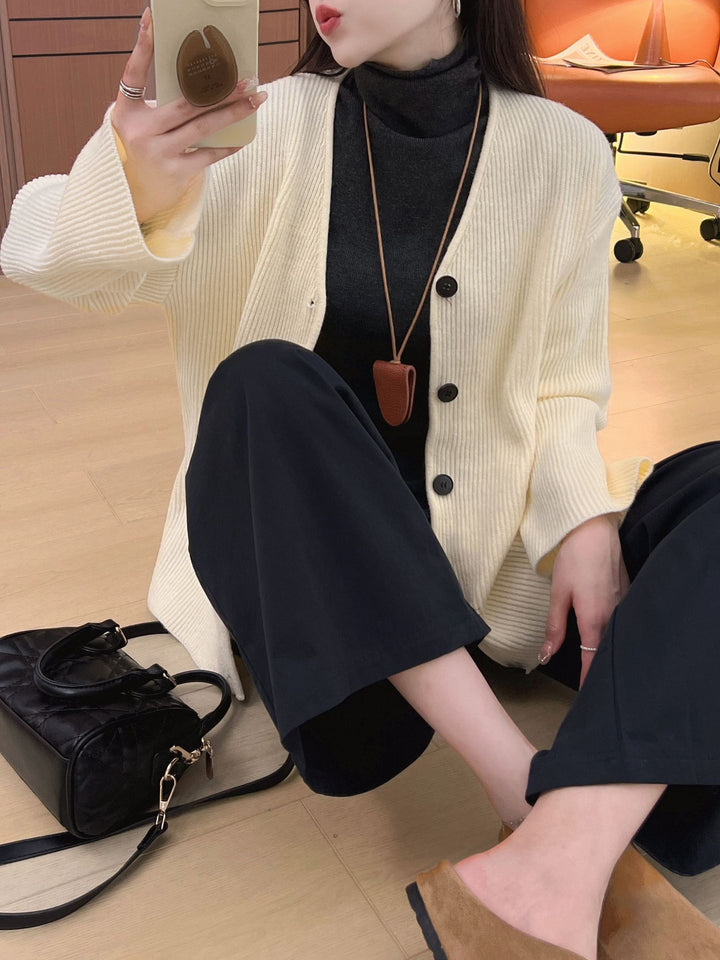 Kvinnors chunky stickad cardigan med långa ärmar och en avslappnad passform Mirla-Eva Jonsson