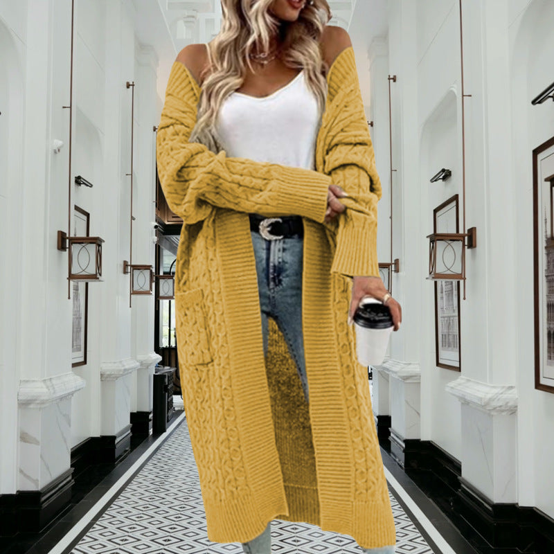Kvinnors chunky stickad cardigan med öppen design och praktiska fickor Mirla-Eva Jonsson