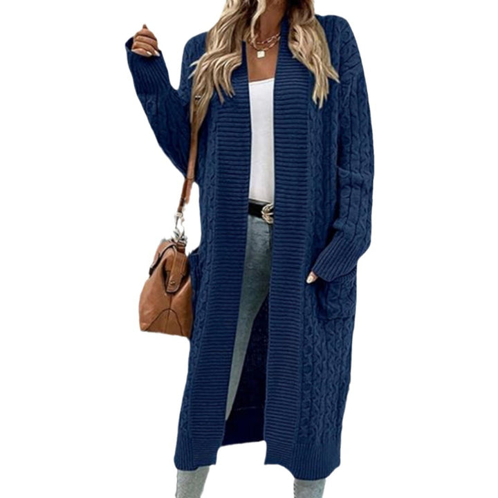 Kvinnors chunky stickad cardigan med öppen design och praktiska fickor Mirla-Eva Jonsson