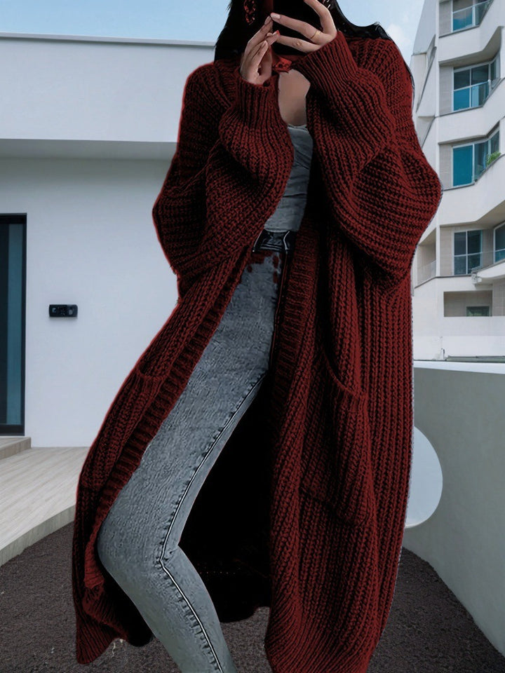 Kvinnors chunky stickad cardigan med öppen front och praktiska fickor Mirla-Eva Jonsson