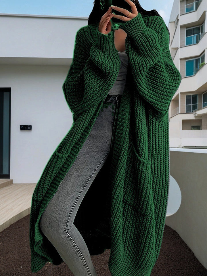 Kvinnors chunky stickad cardigan med öppen front och praktiska fickor Mirla-Eva Jonsson