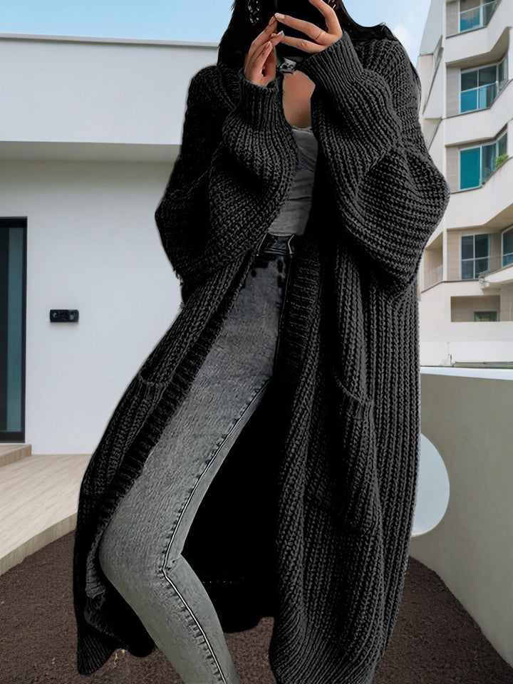 Kvinnors chunky stickad cardigan med öppen front och praktiska fickor Mirla-Eva Jonsson