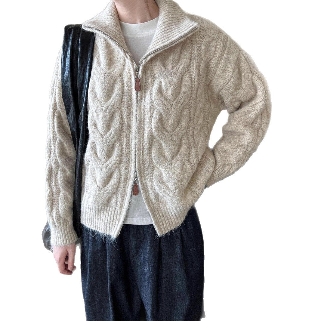 Kvinnors chunky stickad cardigan med ståkrage och moderna kabelmönster Mirla-Eva Jonsson