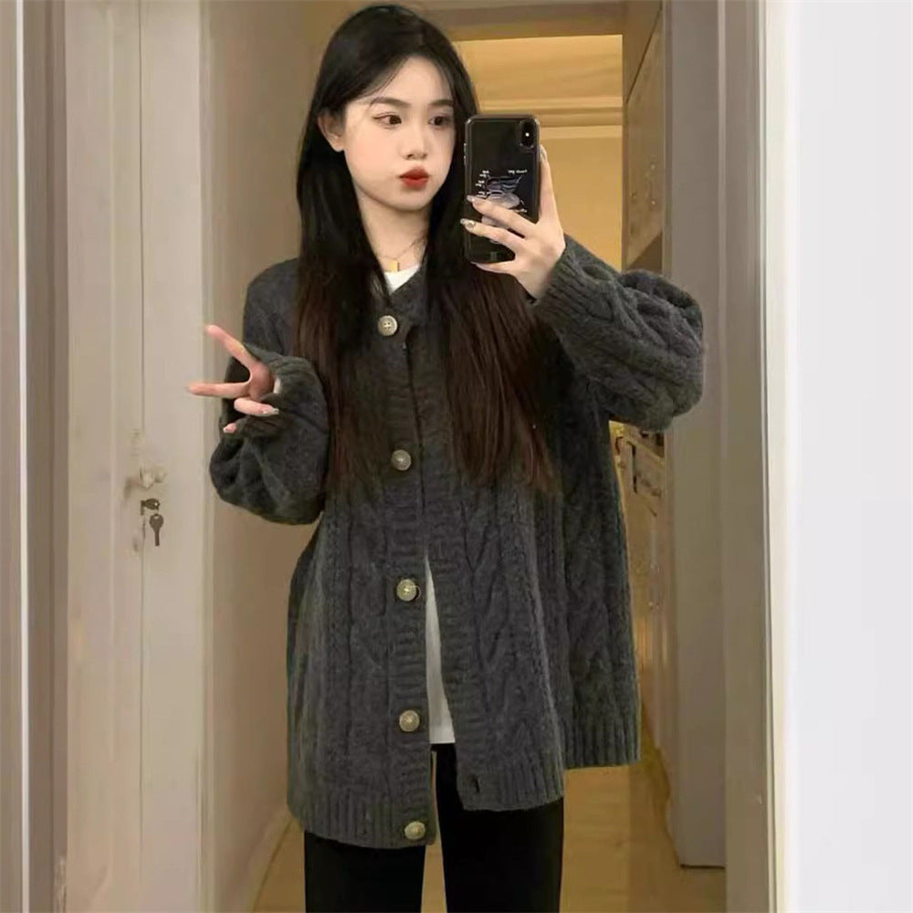 Kvinnors chunky stickad cardigan med stora knappar och avslappnad passform Mirla-Eva Jonsson
