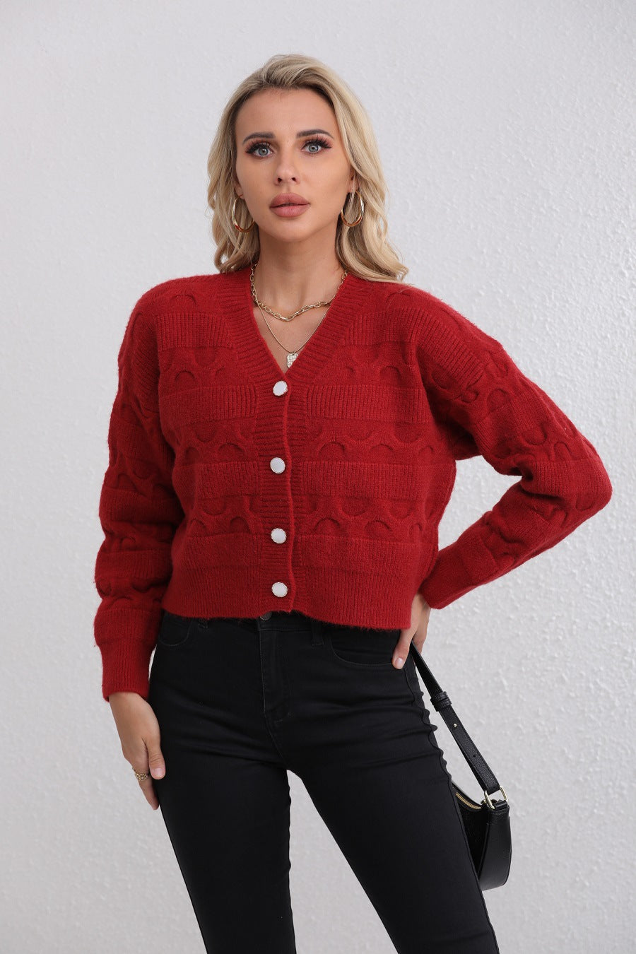 Kvinnors chunky stickad cardigan med unikt mönster och bekväm passform Mirla-Eva Jonsson