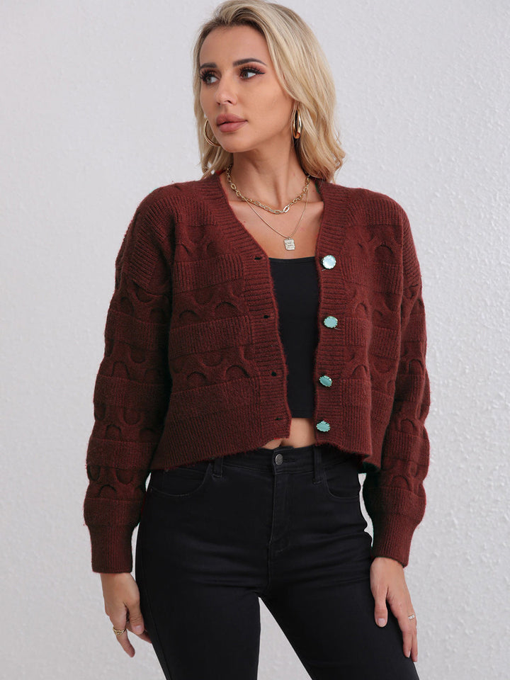 Kvinnors chunky stickad cardigan med unikt mönster och bekväm passform Mirla-Eva Jonsson