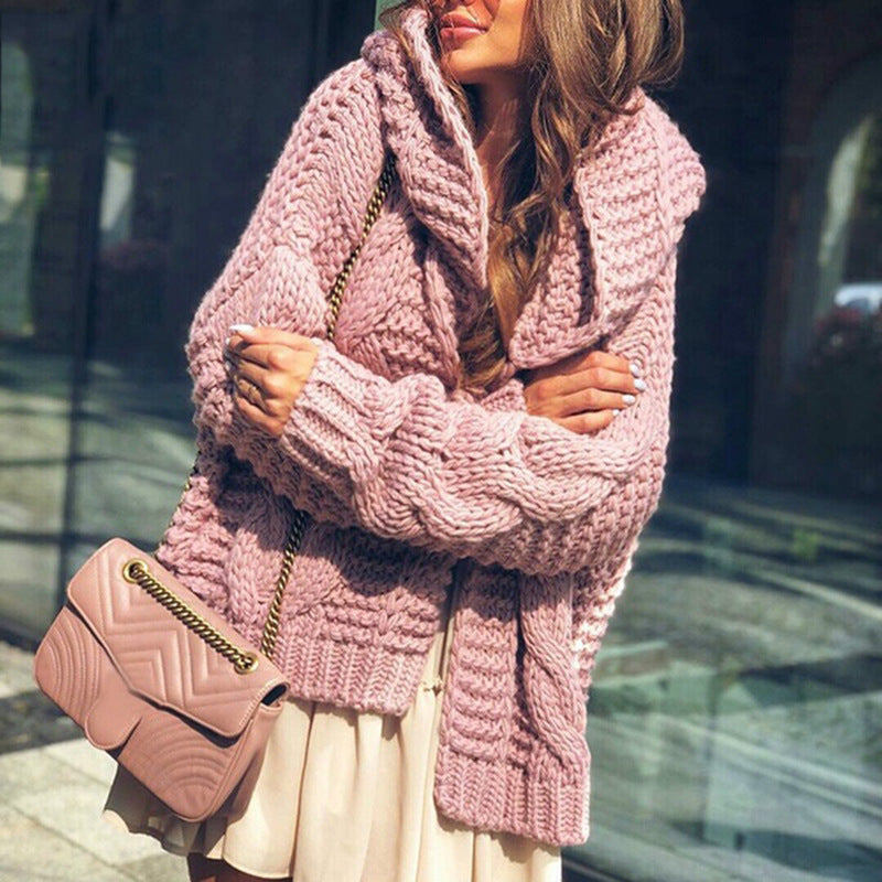 Kvinnors chunky stickad cardigan med voluminösa ärmar och modern design Mirla-Eva Jonsson