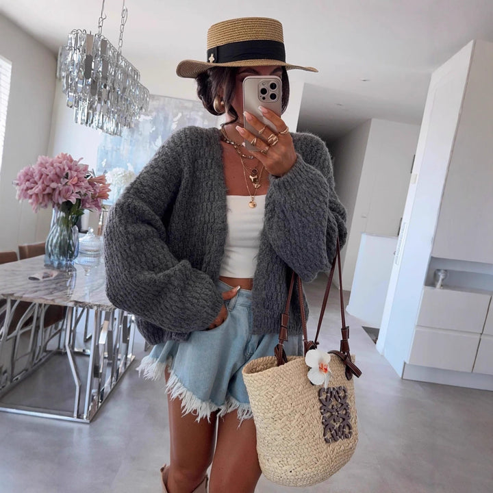 Kvinnors chunky stickad cardigan med voluminösa ärmar och öppen front Mirla-Eva Jonsson