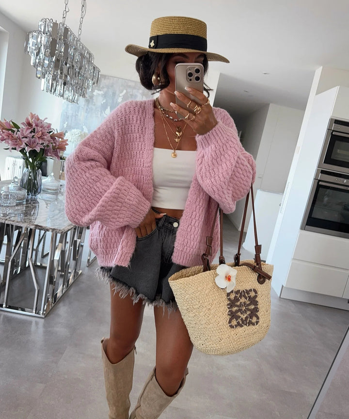 Kvinnors chunky stickad cardigan med voluminösa ärmar och öppen front Mirla-Eva Jonsson