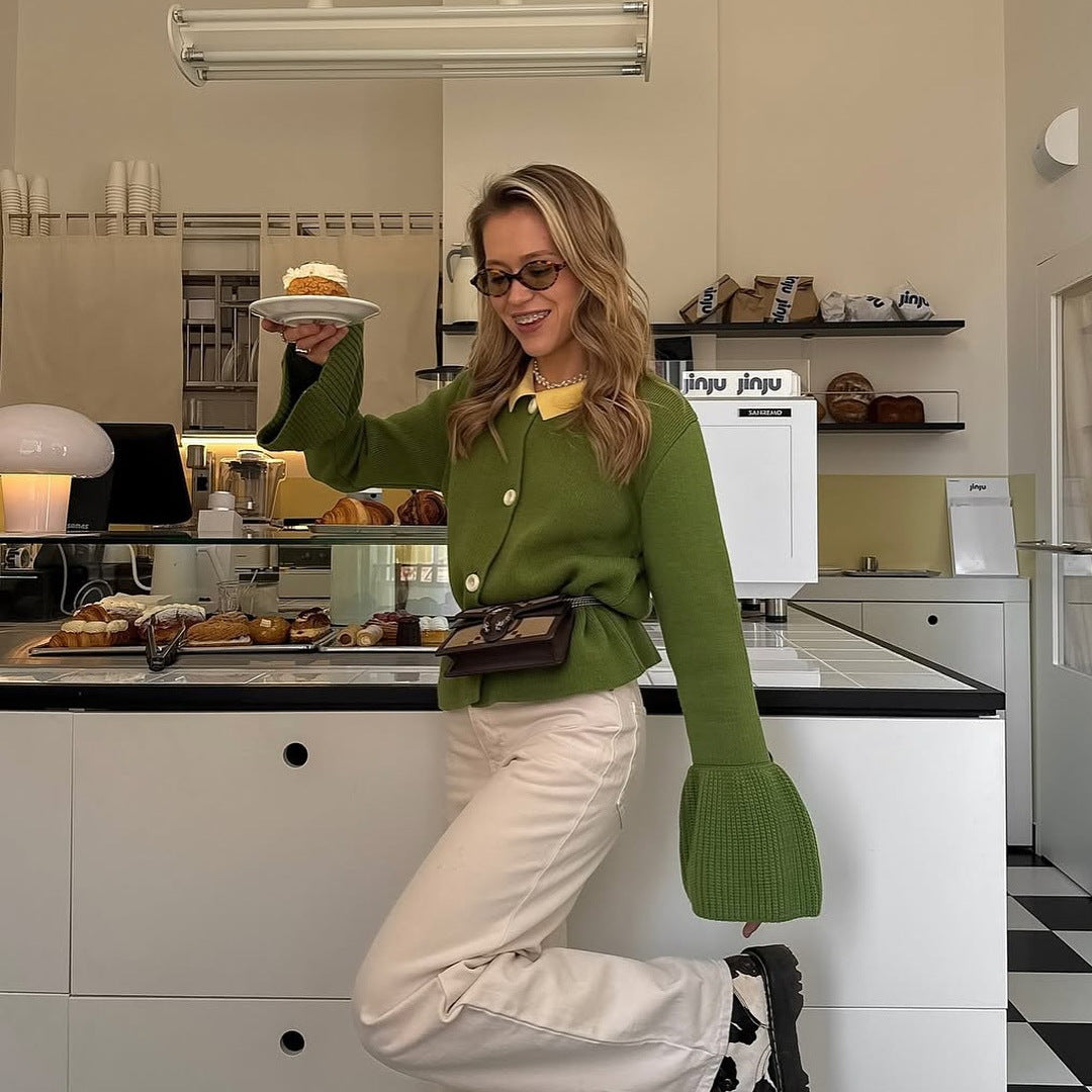 Kvinnors chunky stickad kofta med eleganta knapppyssel Mirla-Eva Jonsson