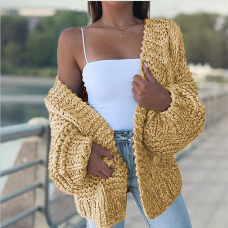 Kvinnors chunky stickad kofta med oversized passform och avslappnad design Mirla-Eva Jonsson