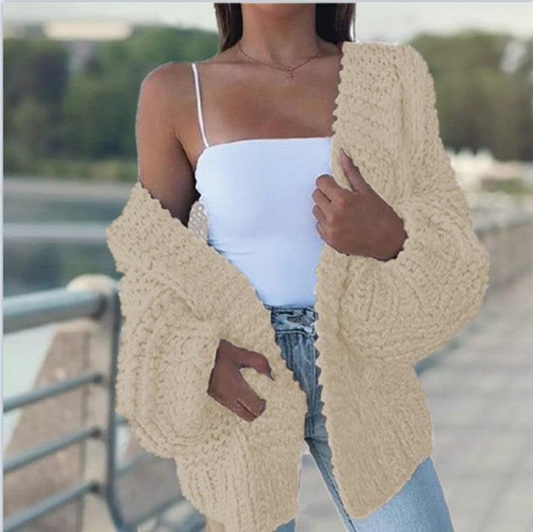 Kvinnors chunky stickad kofta med oversized passform och avslappnad design Mirla-Eva Jonsson