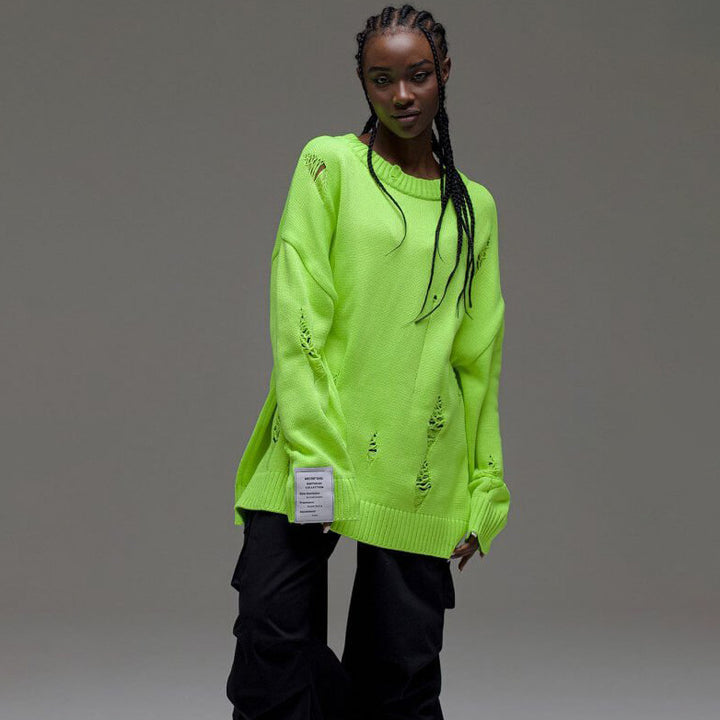 Kvinnors chunky stickad oversized tröja med slitna detaljer Mirla-Eva Jonsson