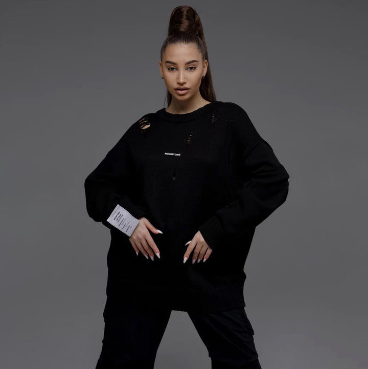 Kvinnors chunky stickad oversized tröja med slitna detaljer Mirla-Eva Jonsson
