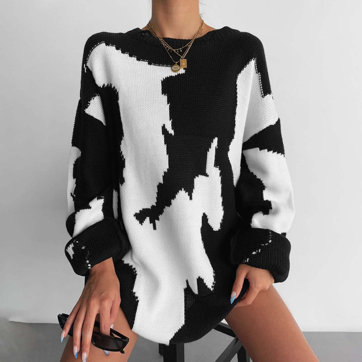 Kvinnors chunky stickad oversized tröja med spännande grafisk design Mirla-Eva Jonsson