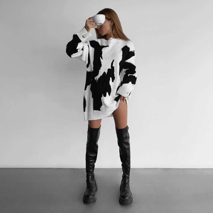 Kvinnors chunky stickad oversized tröja med spännande grafisk design Mirla-Eva Jonsson