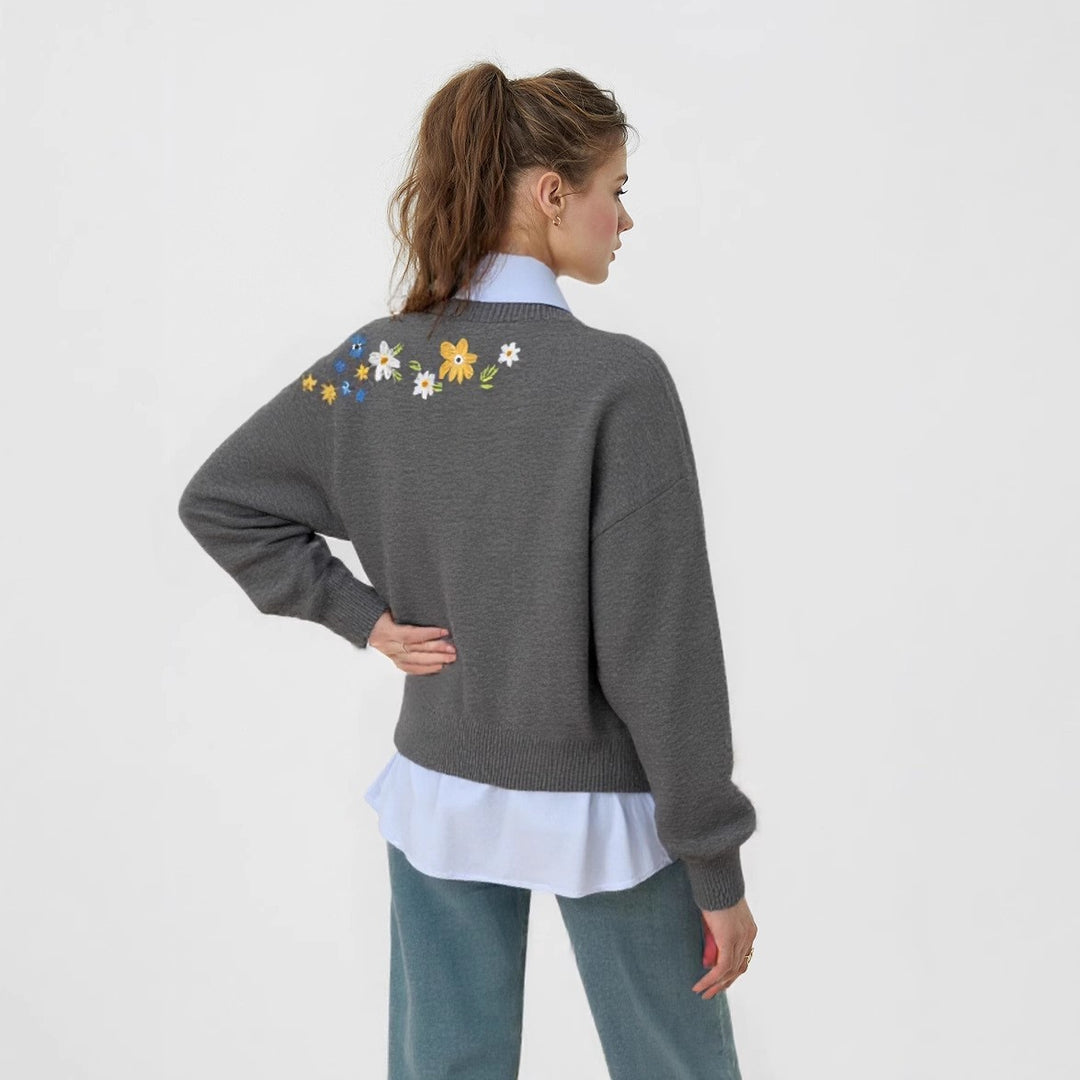 Kvinnors chunky stickad tröja med blommig detaljer bak och lös passform Mirla-Eva Jonsson