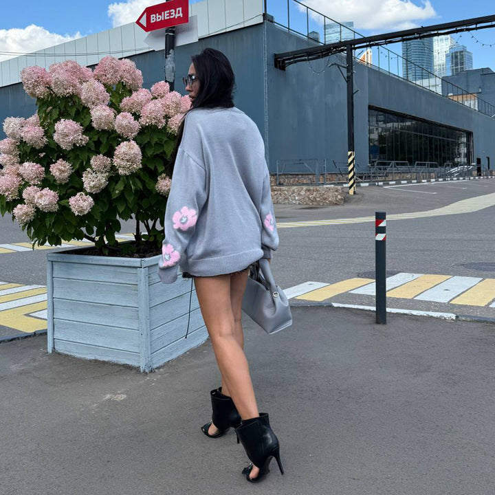 Kvinnors chunky stickad tröja med blommönster Mirla-Eva Jonsson