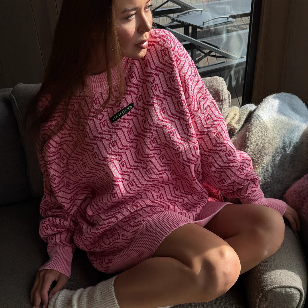 Kvinnors chunky stickad tröja med geometriskt mönster och avslappnad passform Mirla-Eva Jonsson