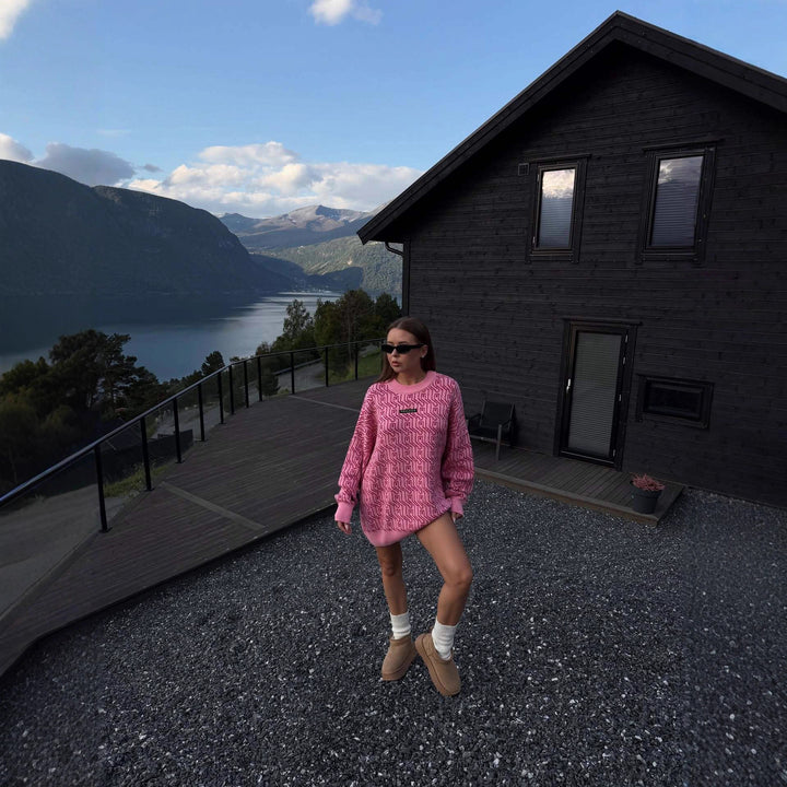 Kvinnors chunky stickad tröja med geometriskt mönster och avslappnad passform Mirla-Eva Jonsson