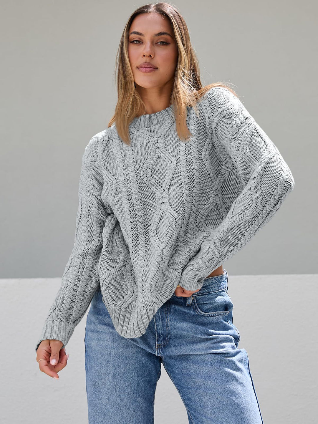 Kvinnors chunky stickad tröja med kabeldesign Mirla-Eva Jonsson