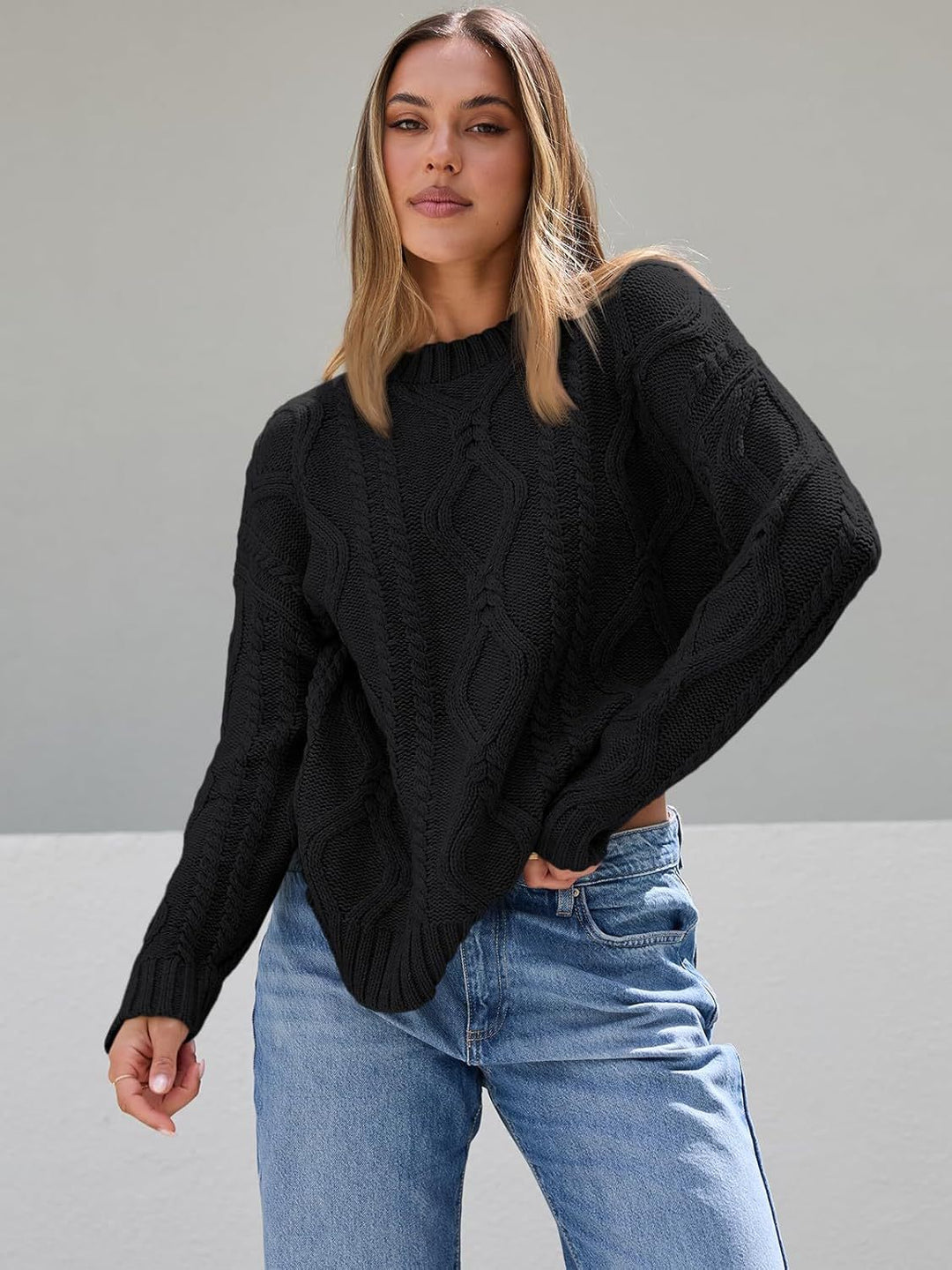 Kvinnors chunky stickad tröja med kabeldesign Mirla-Eva Jonsson