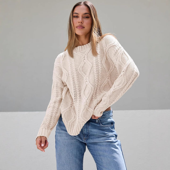 Kvinnors chunky stickad tröja med kabeldesign Mirla-Eva Jonsson