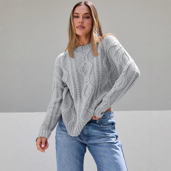 Kvinnors chunky stickad tröja med kabeldesign Mirla-Eva Jonsson