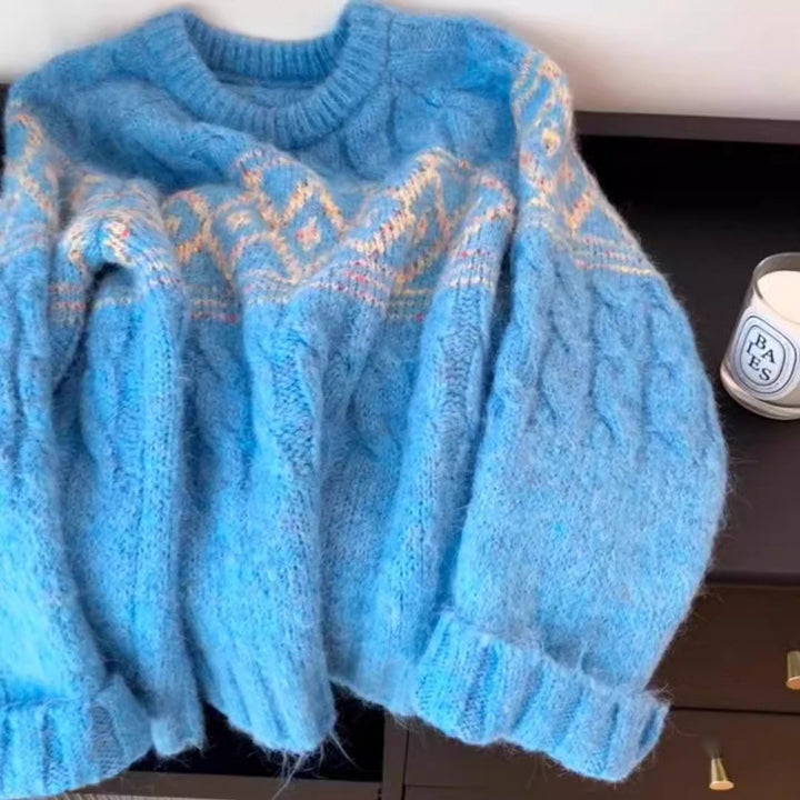 Kvinnors chunky stickad tröja med nordiskt mönster och mjukt material Mirla-Eva Jonsson
