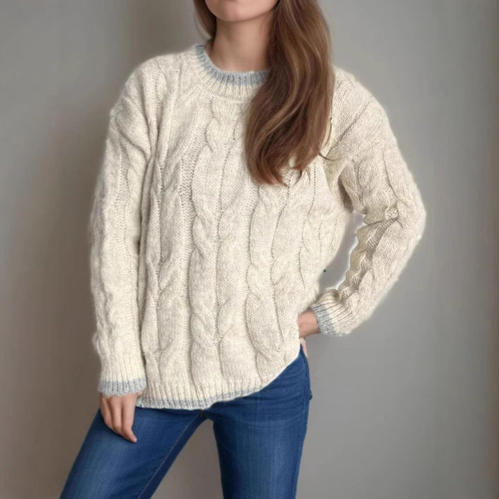 Kvinnors chunky stickad tröja med textur och avslappnad design Mirla-Eva Jonsson