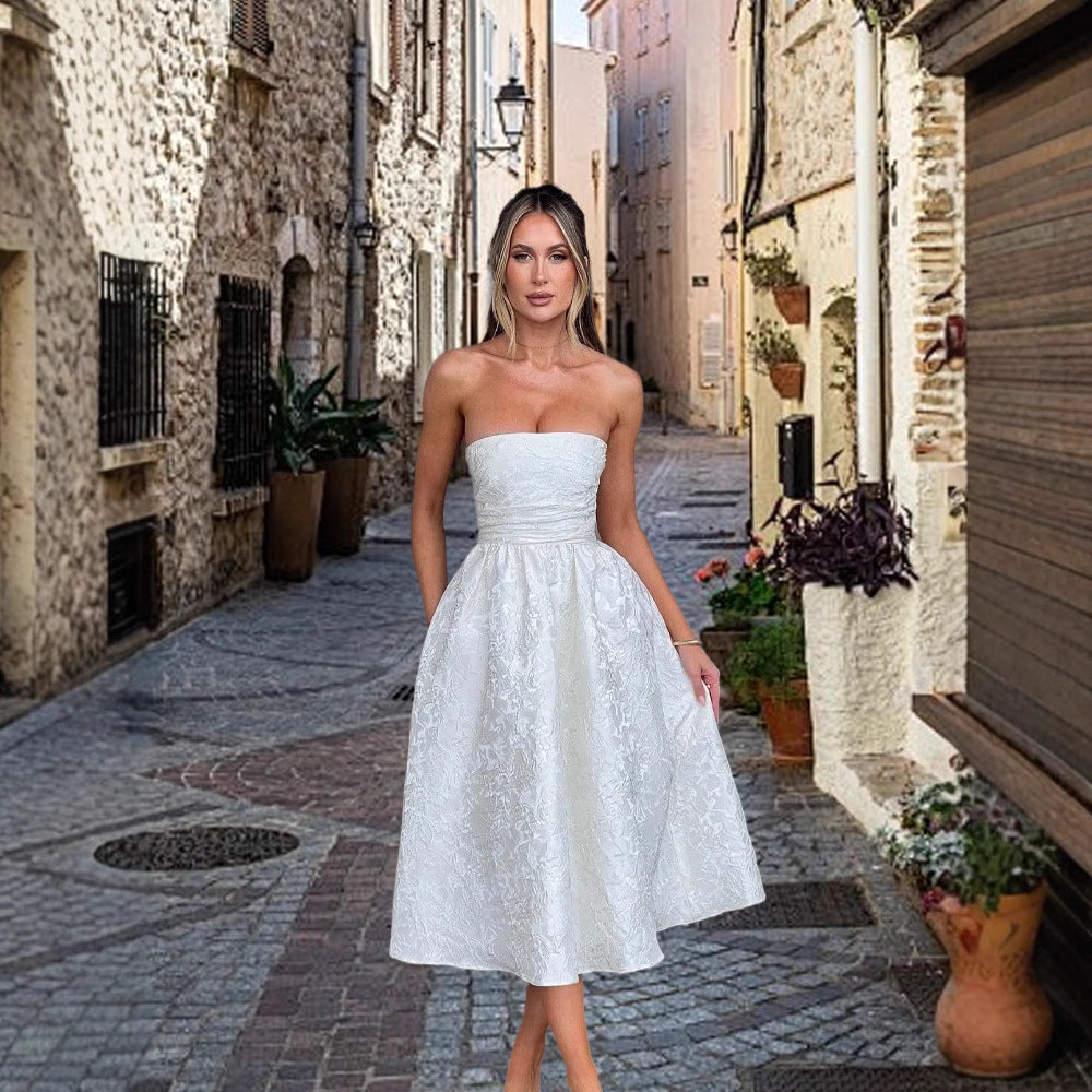 Kvinnors cocktailklänning med elegant bustier-topp och utsvängd kjol-Eva Jonsson