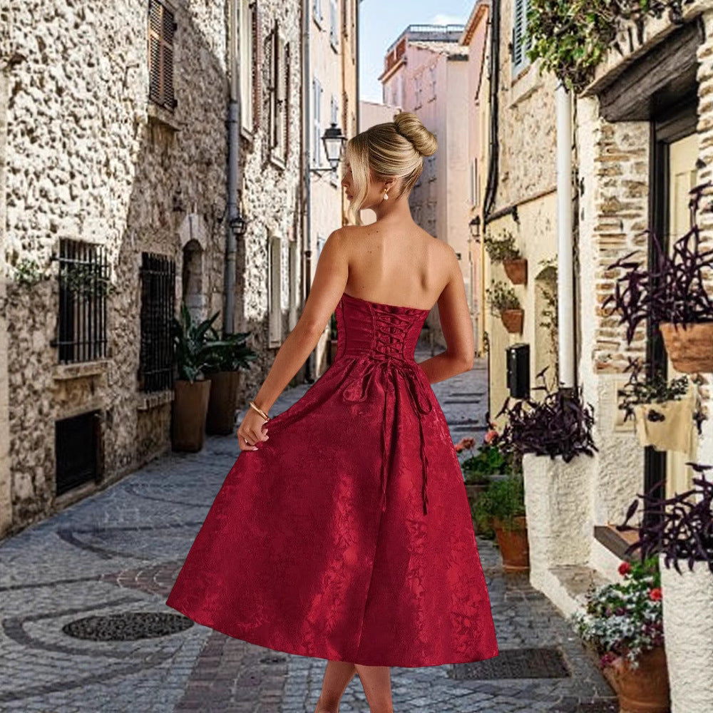 Kvinnors cocktailklänning med elegant bustier-topp och utsvängd kjol-Eva Jonsson