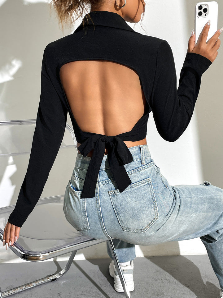 Kvinnors coola crop top med modern krage och slim fit Mirla-Eva Jonsson