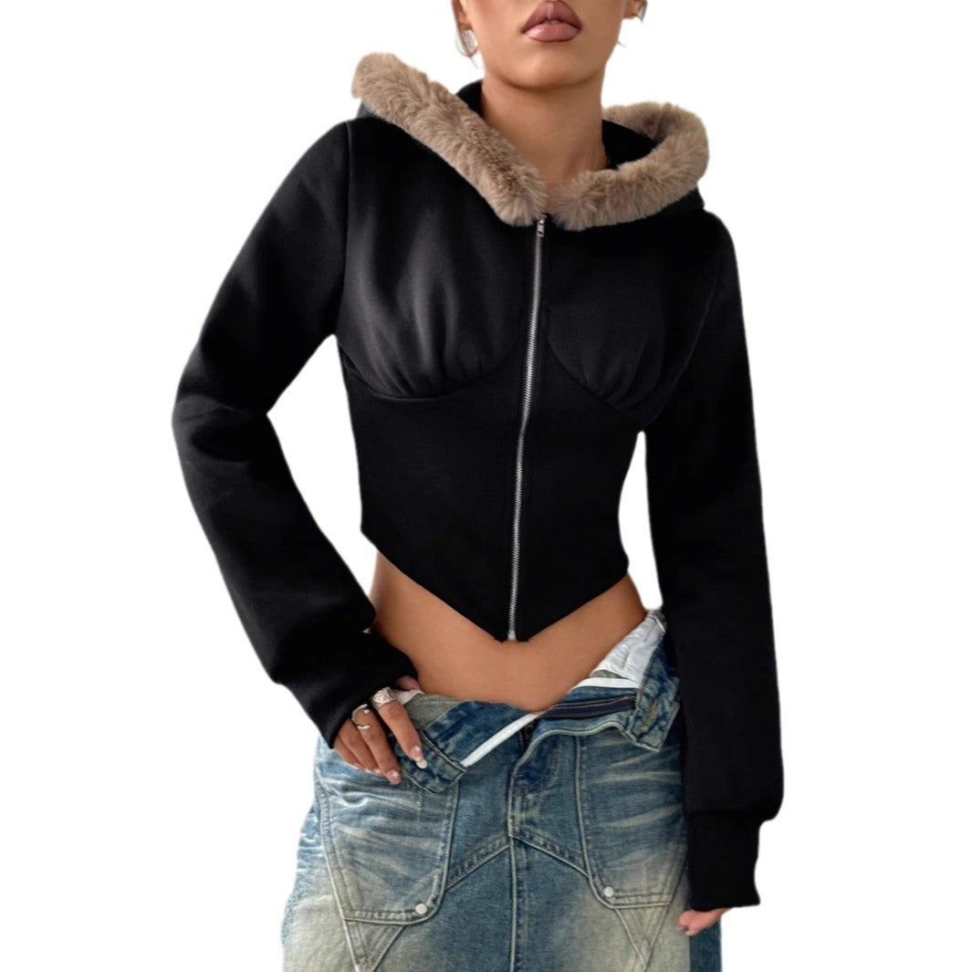 Kvinnors crop hoodie med lyxig pälsdetalj Mirla-Eva Jonsson