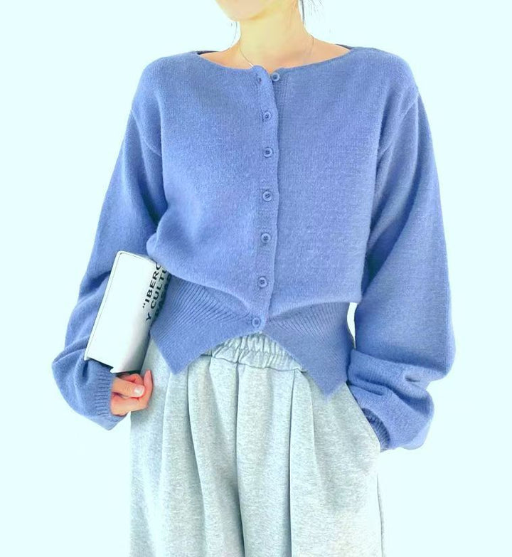 Kvinnors crop sweater med knappdetalj och oversized ärmar Mirla-Eva Jonsson