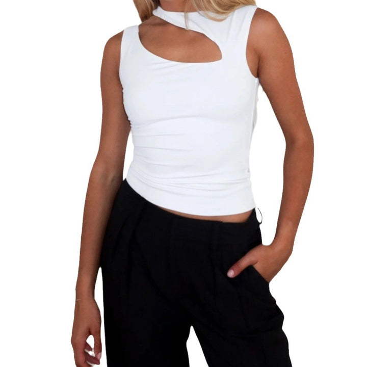 Kvinnors crop top med asymmetrisk halsringning och figurskapande silhuett Mirla-Eva Jonsson
