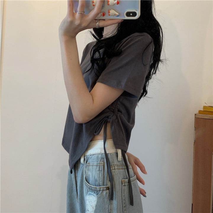 Kvinnors crop top med asymmetrisk nederkant och lös passform-Eva Jonsson
