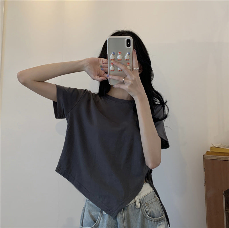 Kvinnors crop top med asymmetrisk nederkant och lös passform-Eva Jonsson