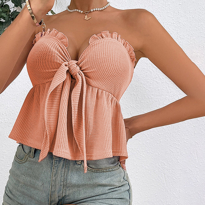 Kvinnors crop top med av-axel design och lekfull knut Mirla-Eva Jonsson